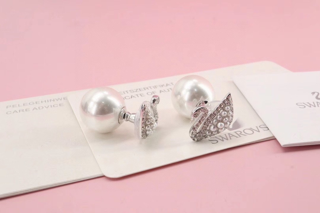Swarovski Swan Pearl Crystal Stud Earrings Silver Tone White New With Box Gift.