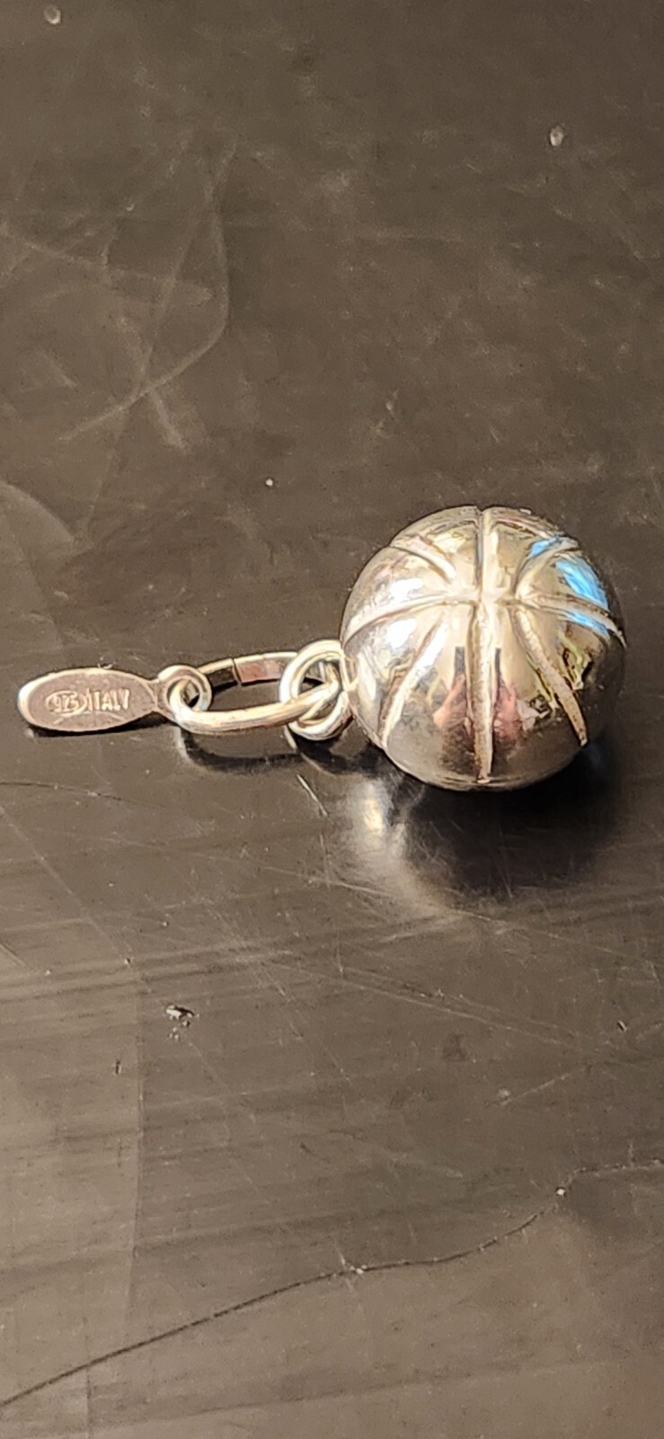 .925 STERLING SILVER ROUND BASKETBALL 1/2″ CHARM/PENDANT ITALY NEW!!!