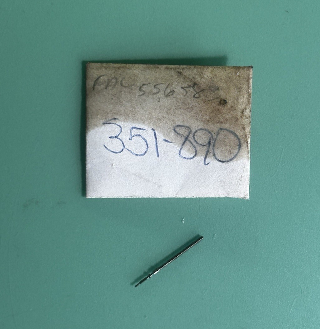 Seiko – Winding Stem – 351 890 – .77 mm – Tap 11 – 16.20 mm long