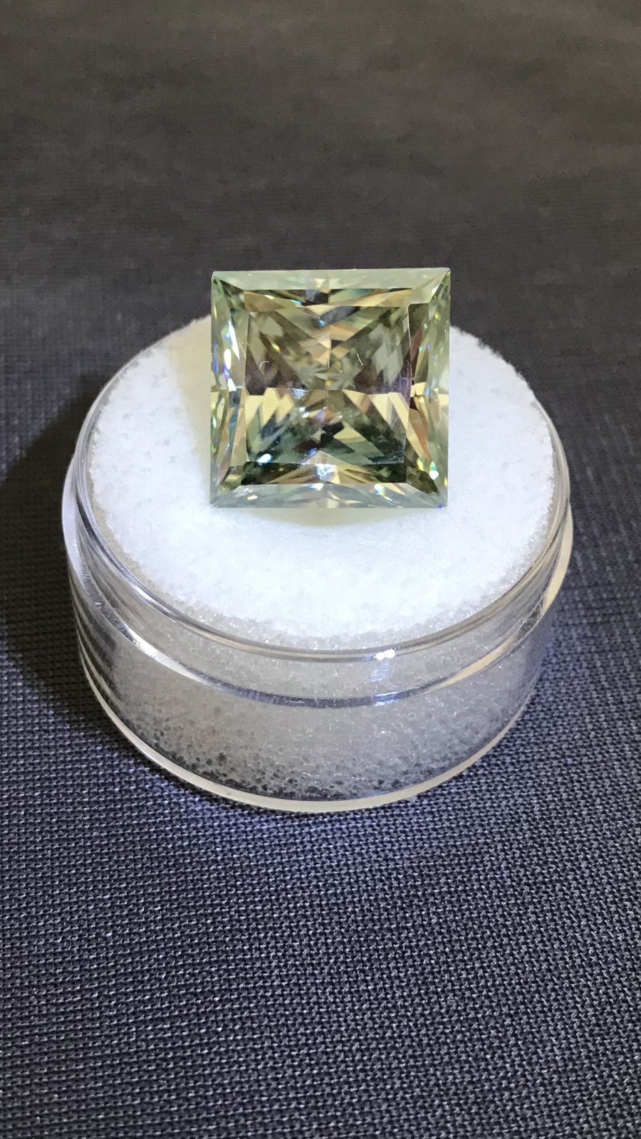 11.68ct VS1 (13.55mm) AAA FANCY LIGHT YELLOWISH GREEN PRINCESS LOOSE MOISSANITE