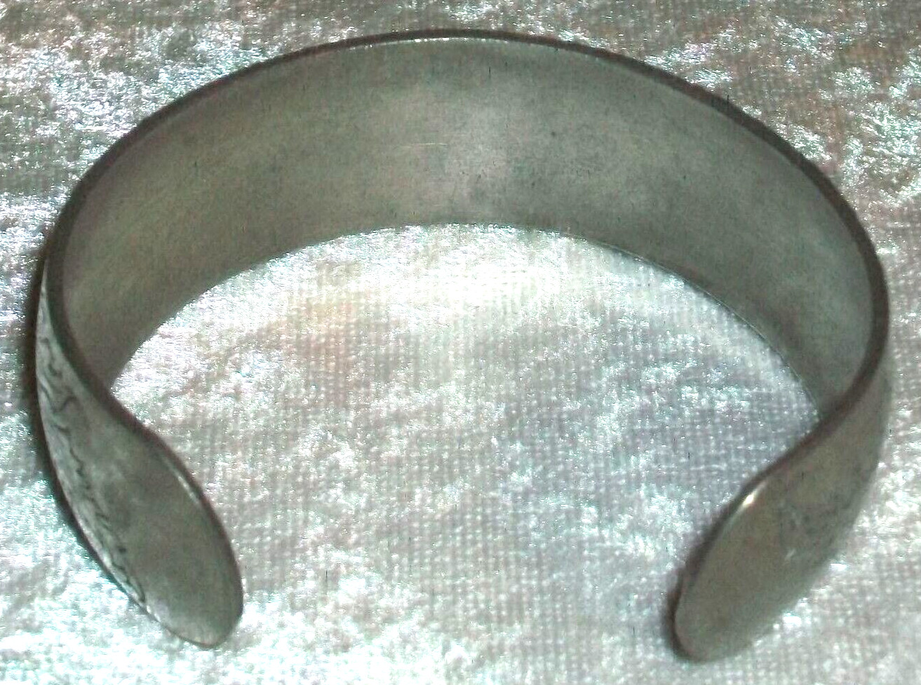 Vintage Leonard of Bolivia Hand Etched Genuine Pewter Aster Floral Cuff Bracelet