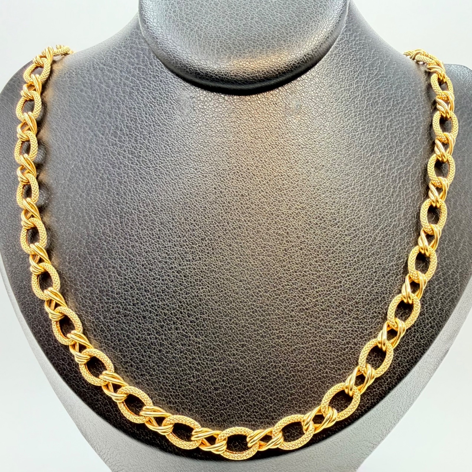 UNOAERRE 14K Gold Necklace Italy 1AR Textured Oval Link Collar 17” 12.22g 6.7mm