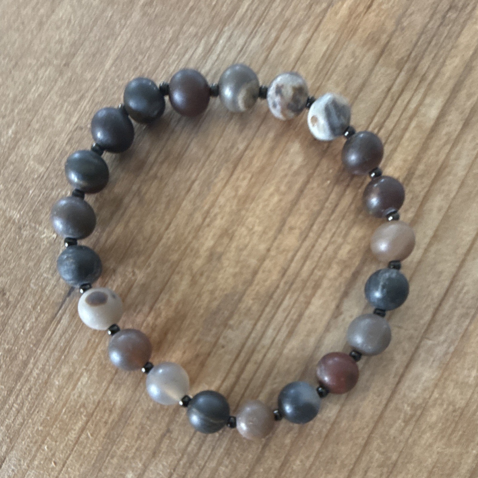 Petrified wood 6 mm and hematite spacers 6 1/2 inch but we can make it to any si