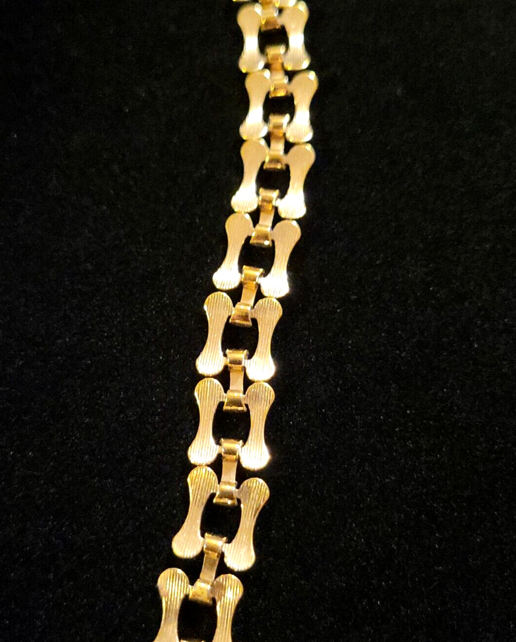 Vintage Retro 1980s 1990s simple Goldtone chain wide flat link .