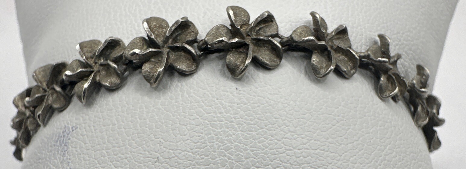 Sterling Silver 7” Plumeria Flower Bracelet (6.76g)