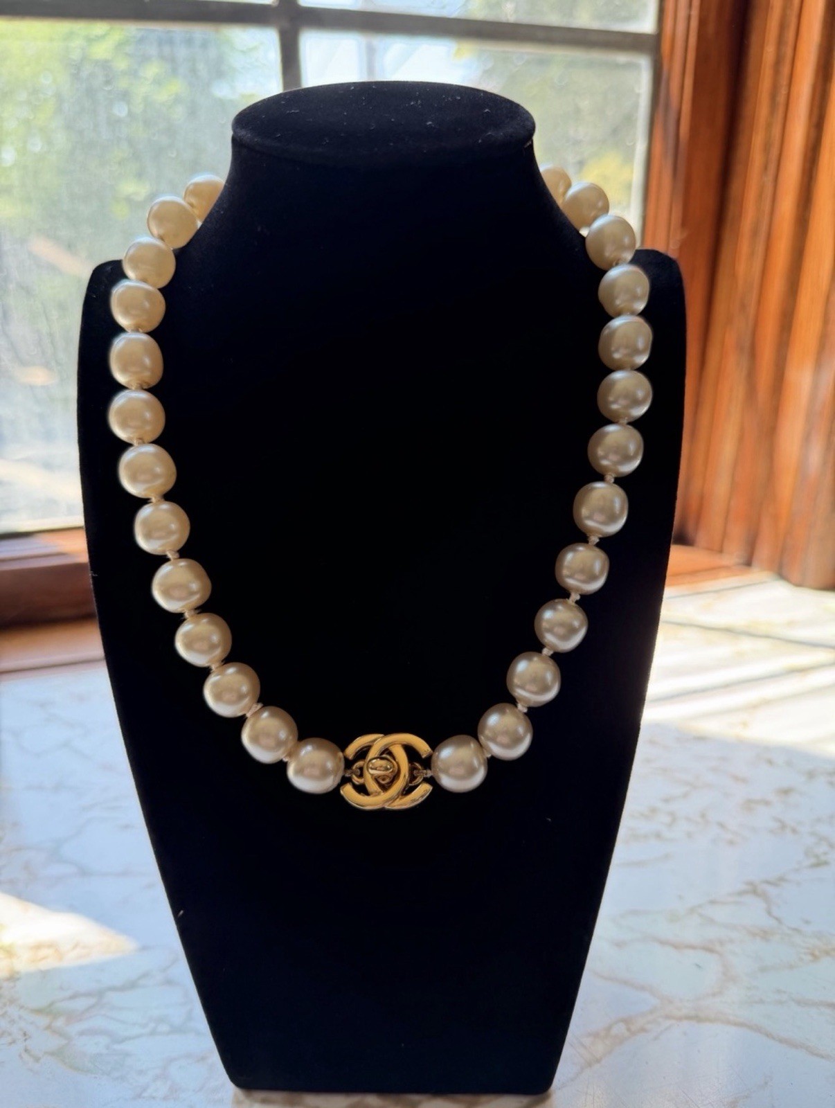 Vintage CHANEL Classic Flap Turn-Lock CC Logo Choker Faux Pearl Necklace