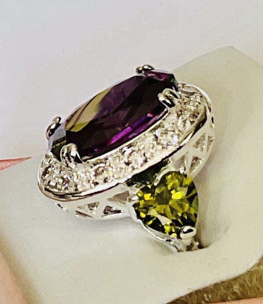 AMETHYST RING – PERIDOT HEART ACCENTS – 14X10mm Or 8.0ctw – .925 SS!!!