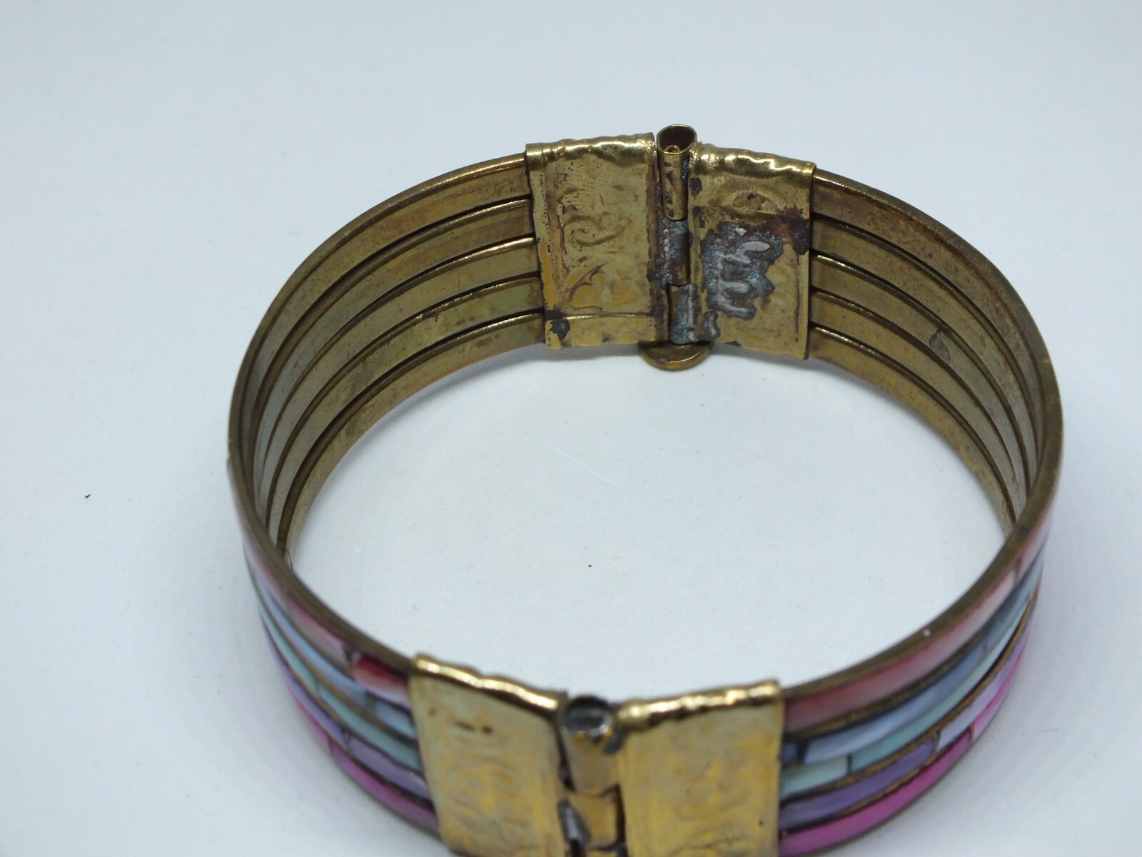 Beautiful Clasp Bracelet Gold Tone multi Inset 7/8″ W x 2 1/4″ Across ID NICE