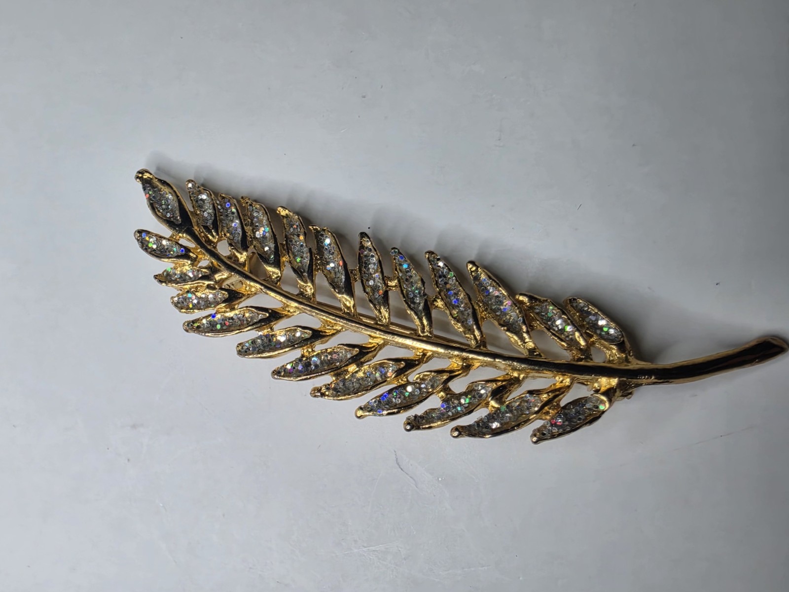 Vintage Gold Tone Fern Leaf Feather Brooch Pin Clear Rhinestone