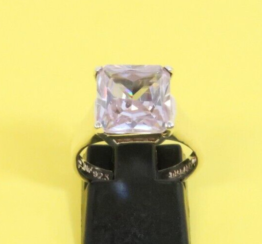 LOVELY STERLING SILVER LAVANDER CZ RING size 7