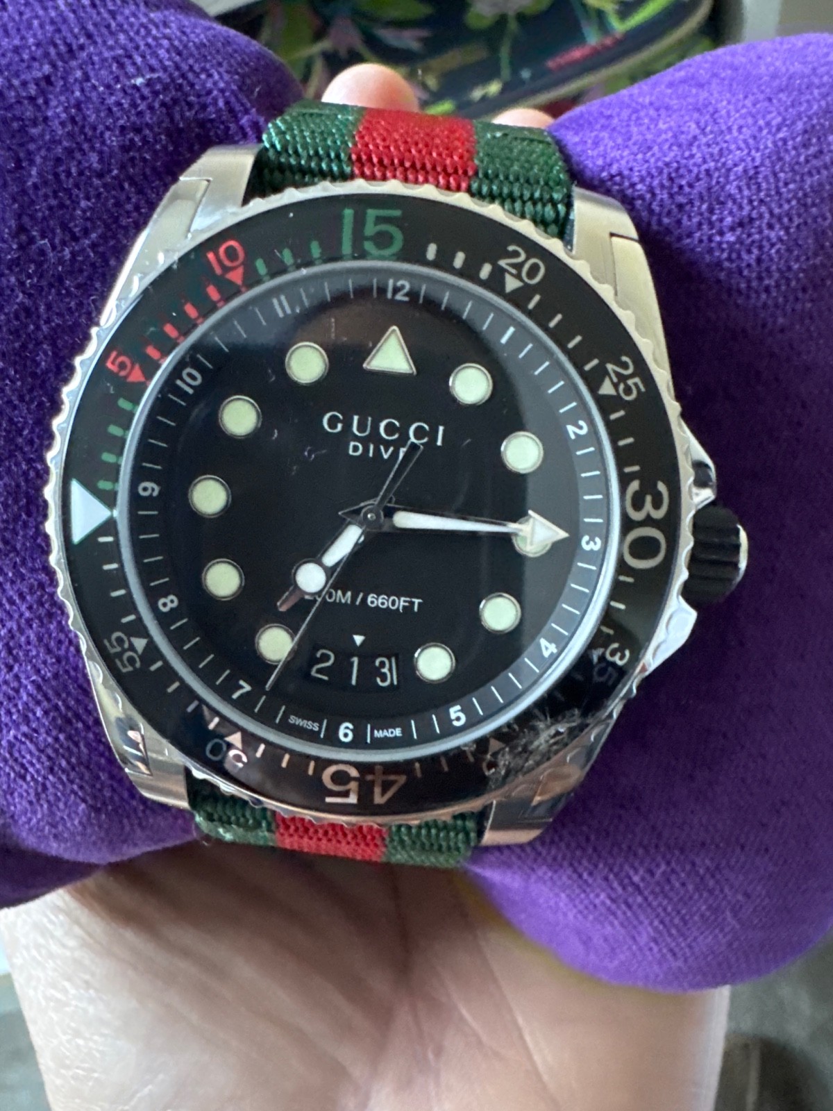 Gucci Dive YA136206 Men’s Watch – Red/Green