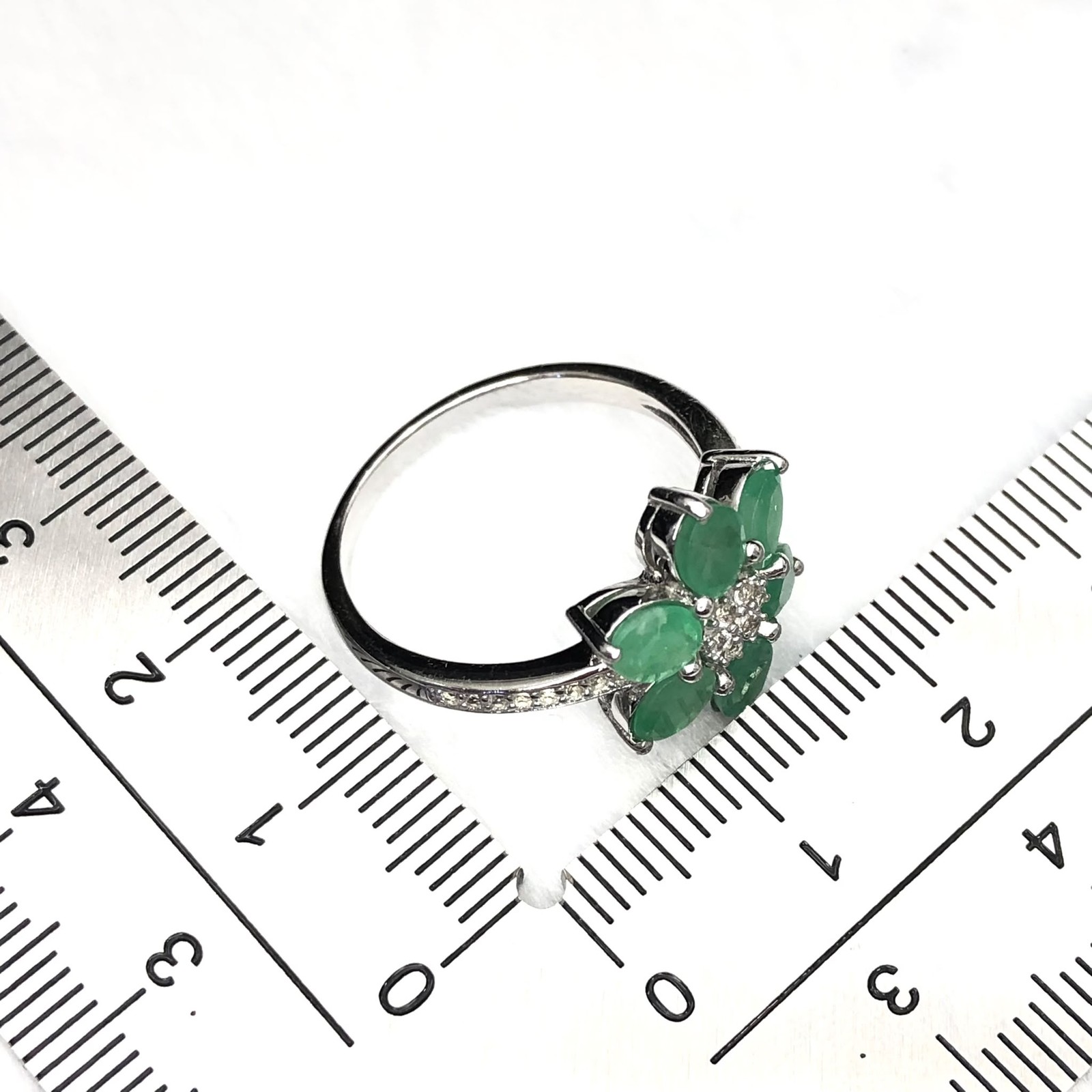Natural Emerald Gemstone 925 Sterling Silver Ring Oval Top Rich Green 8