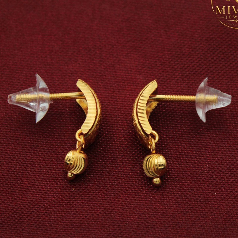 Minimal Gold Earrings 1.7cm 2.22g Lightweight Studs Women’s Daily Wear Jewelry
