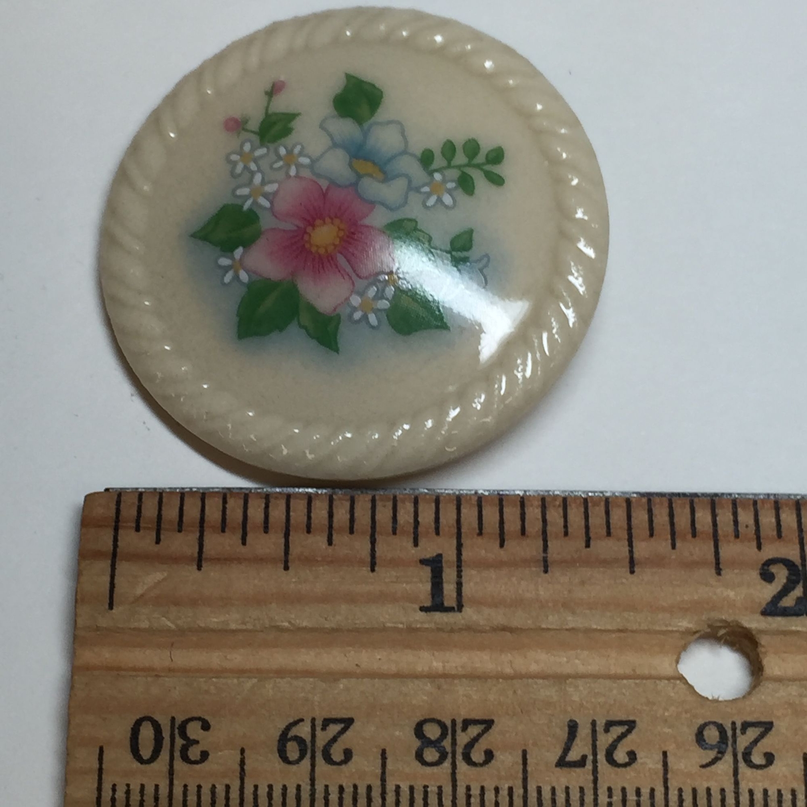 Vintage Avon Flower Brooch Pin Round White Pastel Bouquet Signed Leaf
