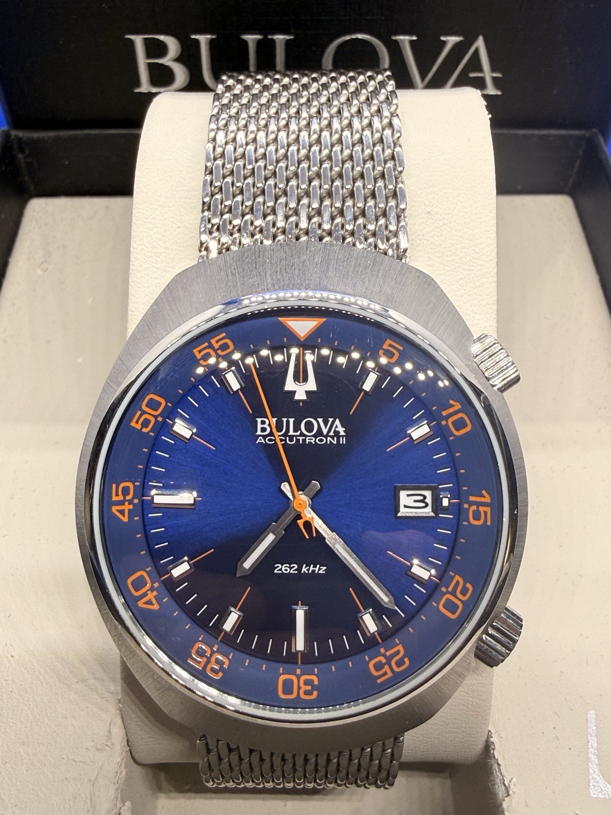 RARE Bulova Accutron II “Lobster” 96B232 262kHz Smooth Sweep w/ Box & Papers