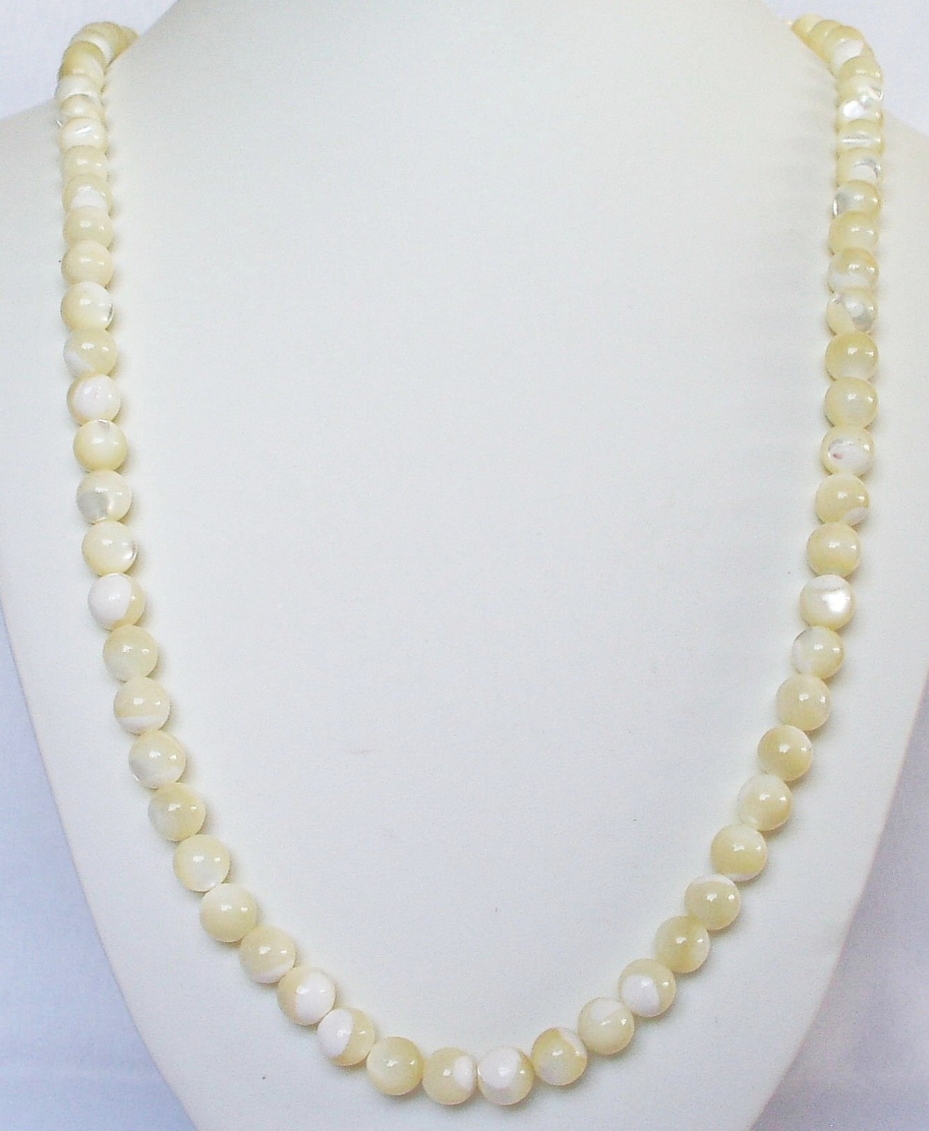 Vintage Estate 28″ 8.7mm White Mother Of Pearl Round Bead Necklace w/Box VGC