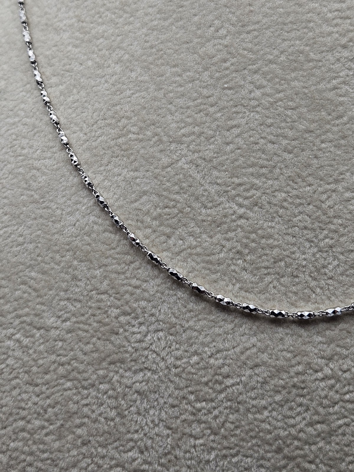 18K White Gold Diamond Cut Bead Chain Necklace Minimalist 18” Italy 1.6mm, 5.7gr