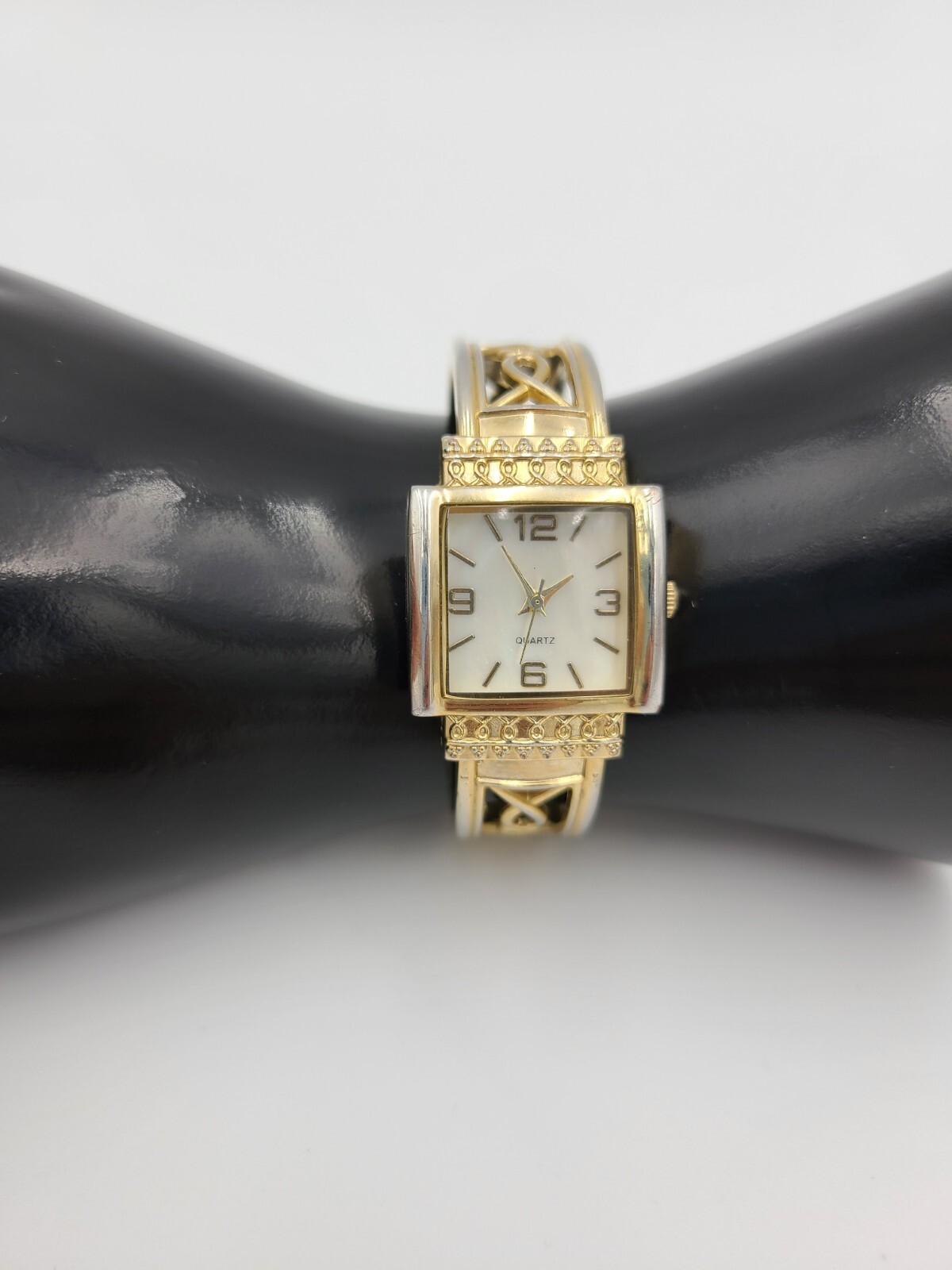 Accutime Watch Corp. JC114G Cuff Bracelet Women’s Watch WORKS! New Battery