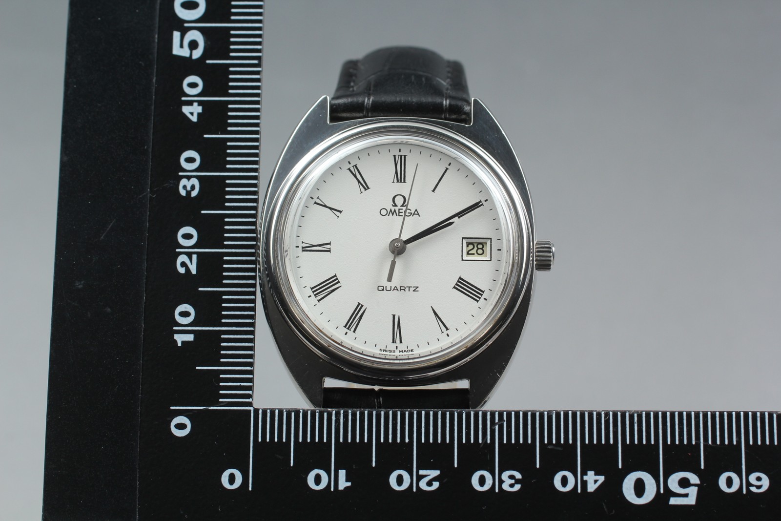 [Near MINT] Vintage Omega Cal.1370 Roman Dial Date Quartz Men’s Watch From JAPAN
