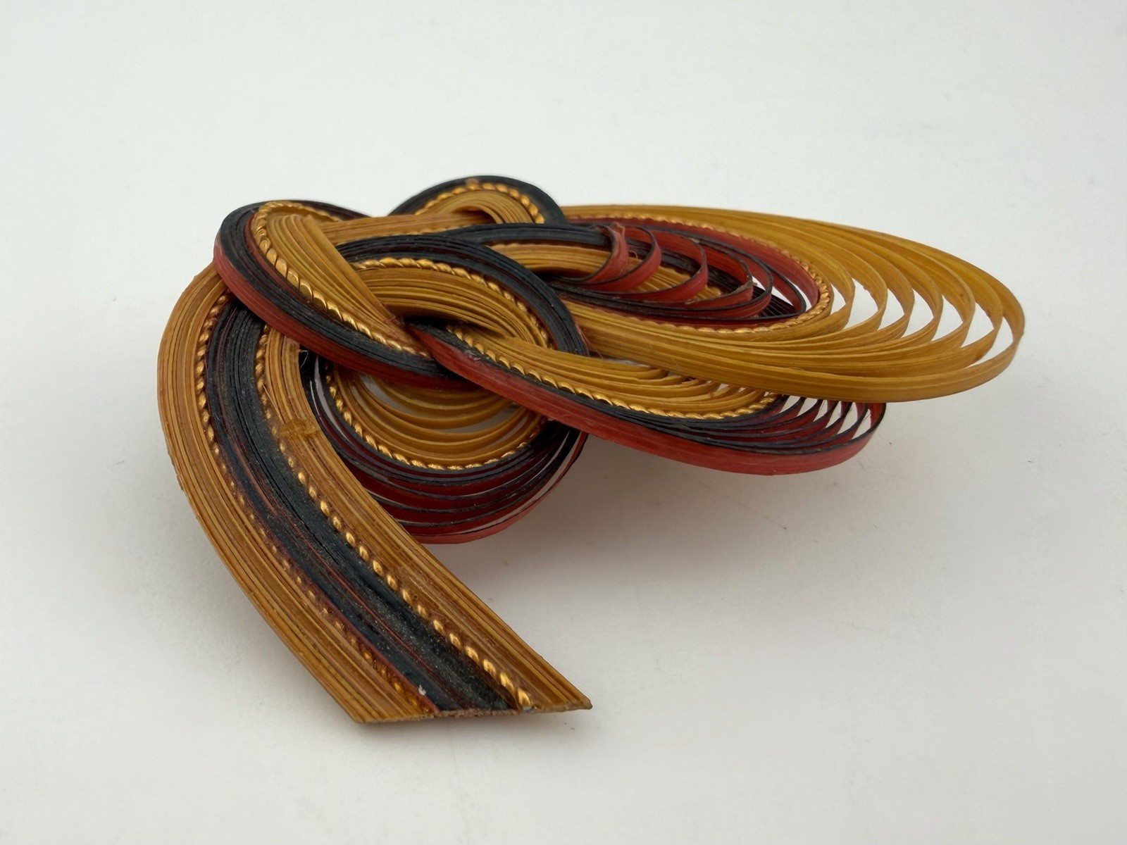 Vintage Bamboo Quilled Brooch Twisted Knot Black Tan Red 2″ Retro 60’s – 70’s
