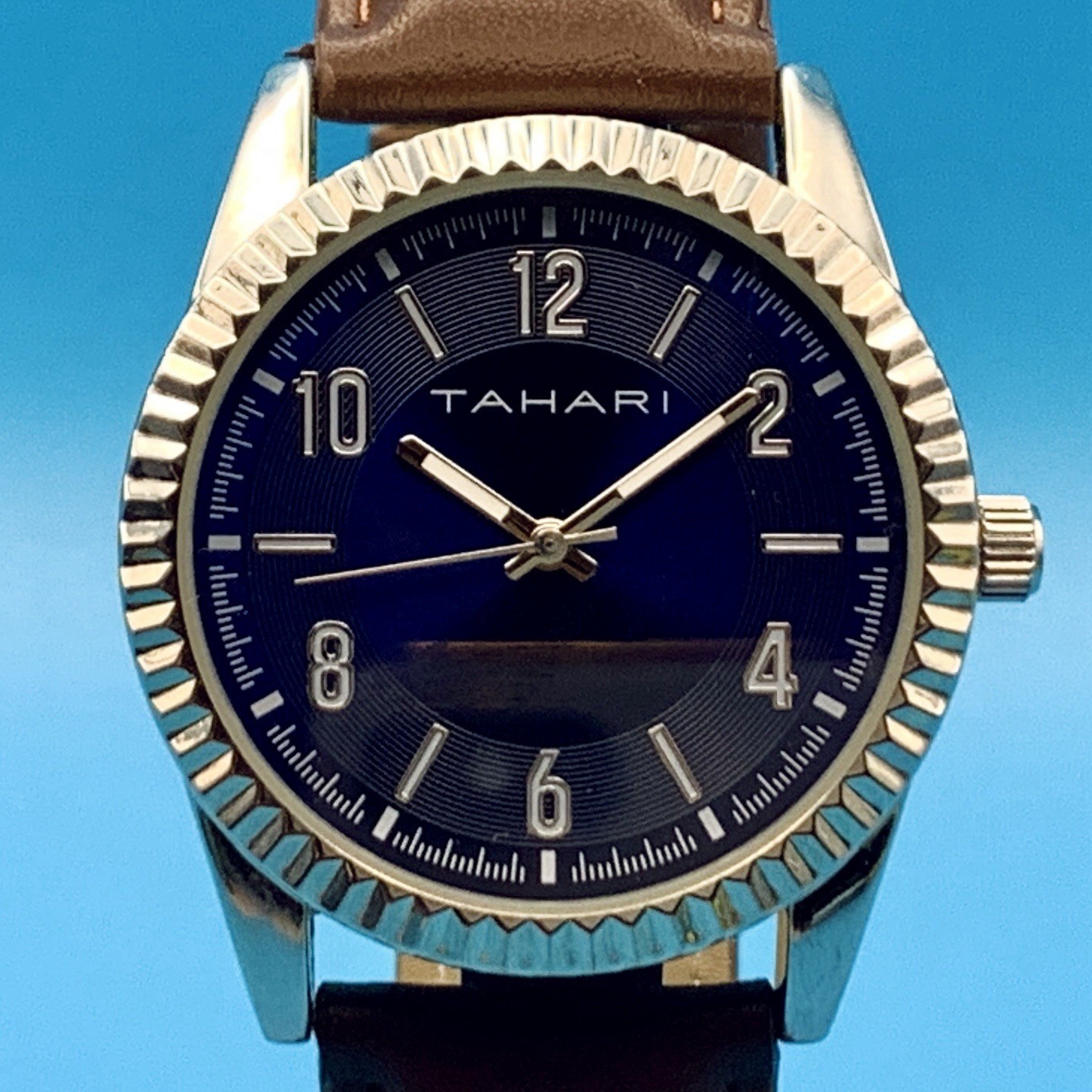 TAHARI By ACCUTIME Men’s Quartz Wristwatch Fluted Bezel Working New Battery