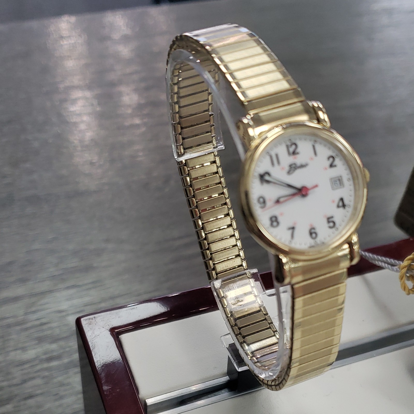 Belair Women’s Quartz Analog Wristwatch Gold Stretch Bracelet White Dial