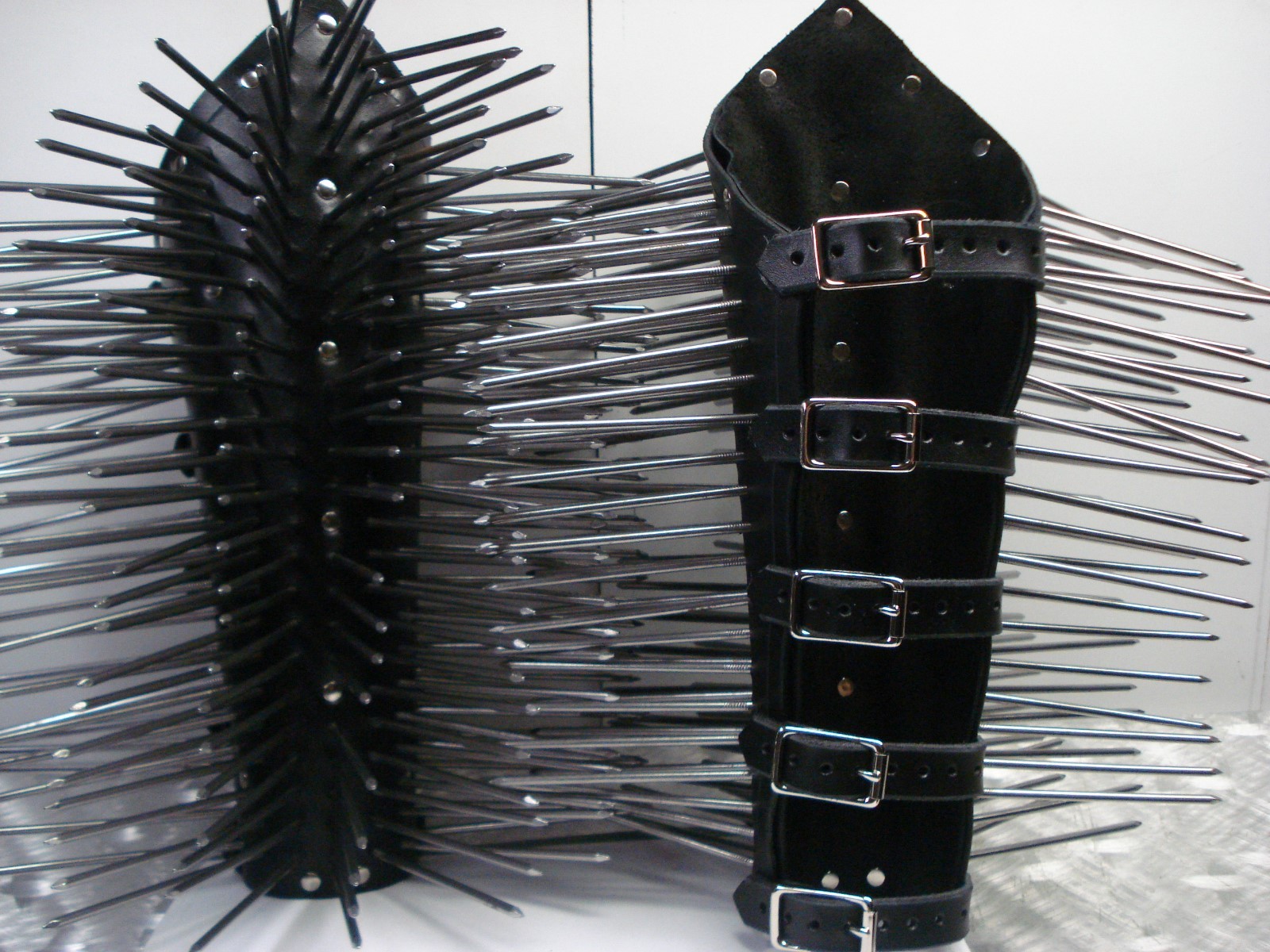 GIANT NAILED LEATHER GAUNTLET. BLACK METAL….. (MDLG0046) ….. SLAYER
