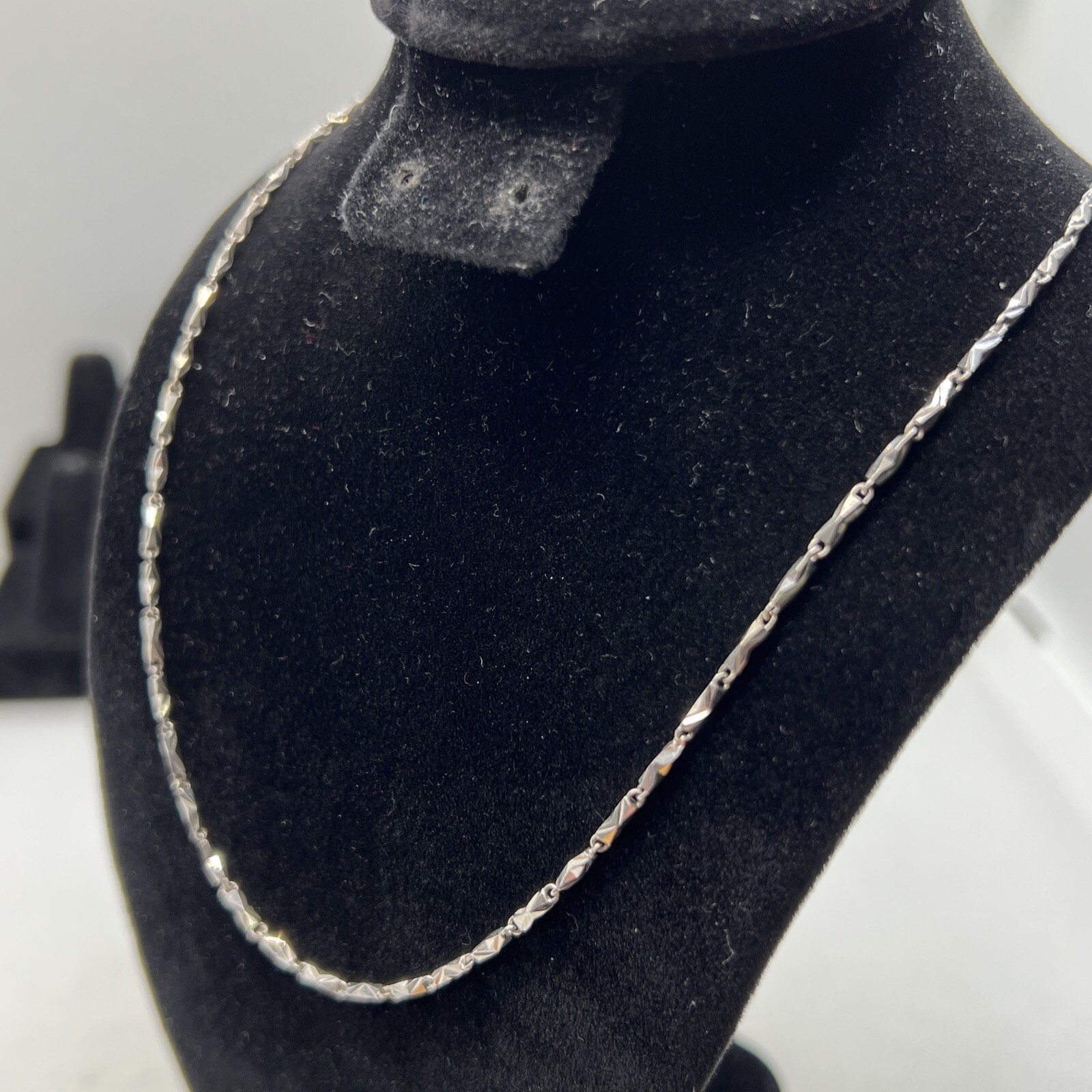 Elegant 18K (750) White Gold Fancy Bar Link Chain Necklace 19” long 8.6gr.