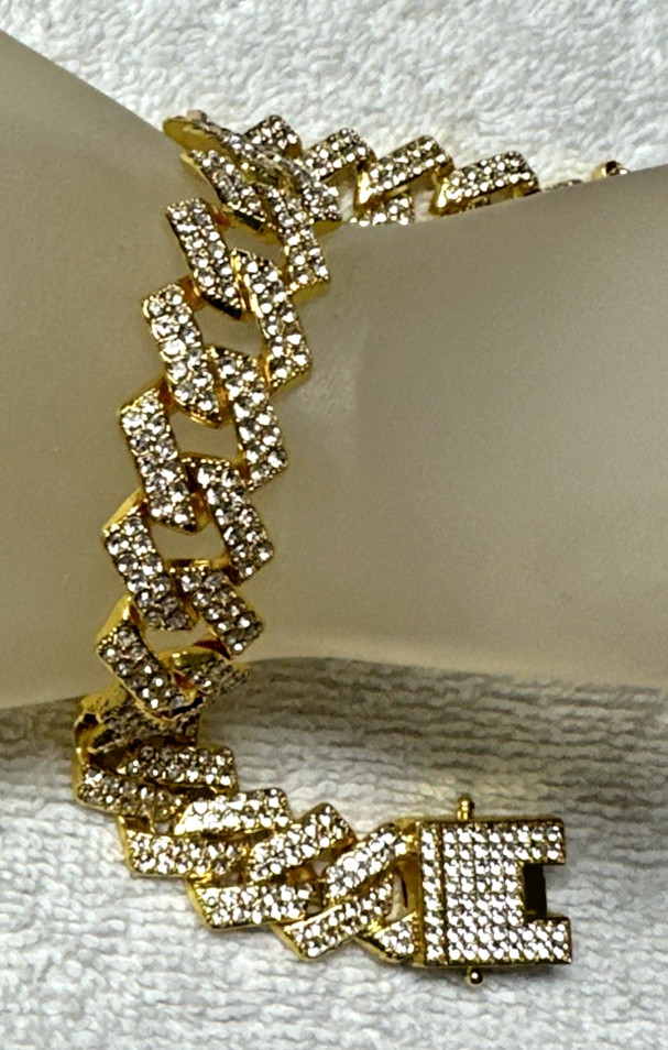 BLING Gold Tone Sparkly Rhinestone Open Link Focal Clasp Bracelet b147