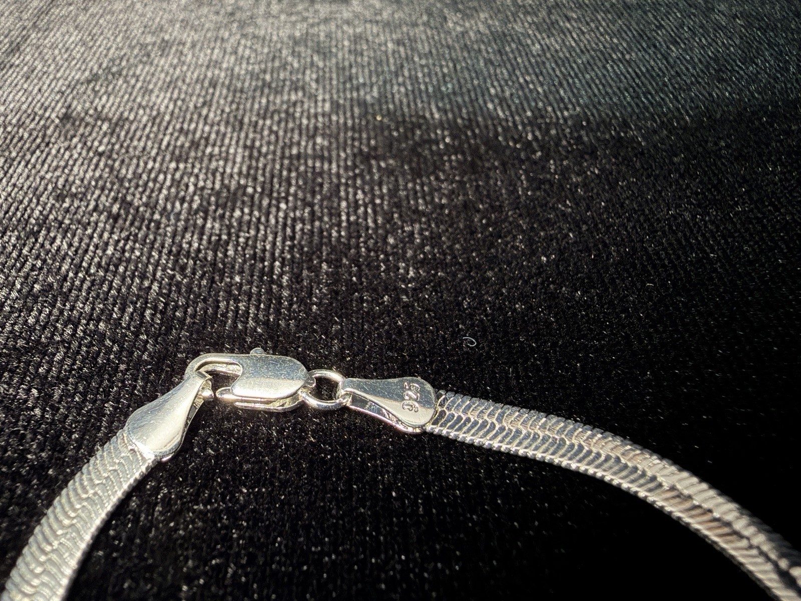 925 Sterling Silver Herringbone 30in 4MM Necklace. Brand new. BEAUTIFUL 15.9g