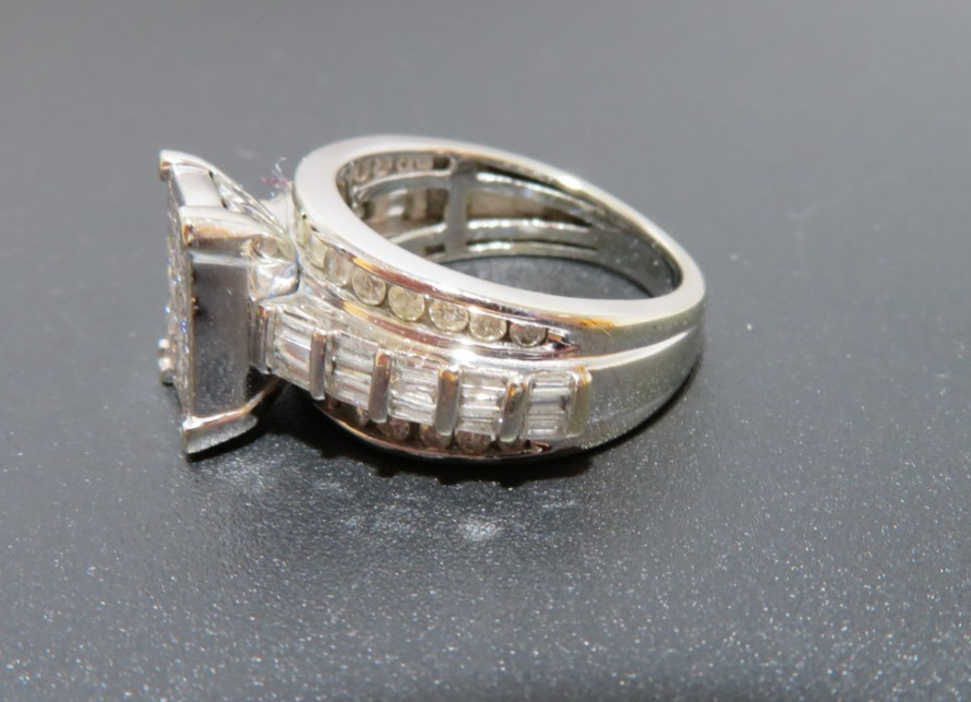 14K WG DIAMOND CLUSTER ENGAGEMENT RING 1.00 tcw SZ 5.25 7.36 grams (G134688-1)