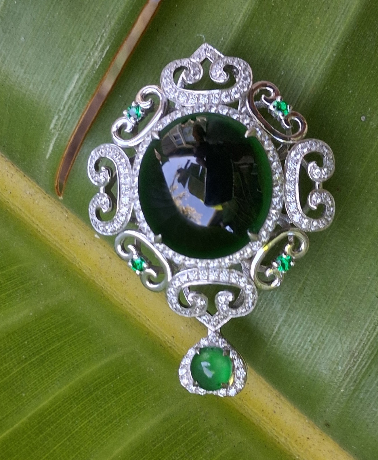 Silver Tone Ornate Scrollwork Oval Pendant Green Oval Cabochon & Accents