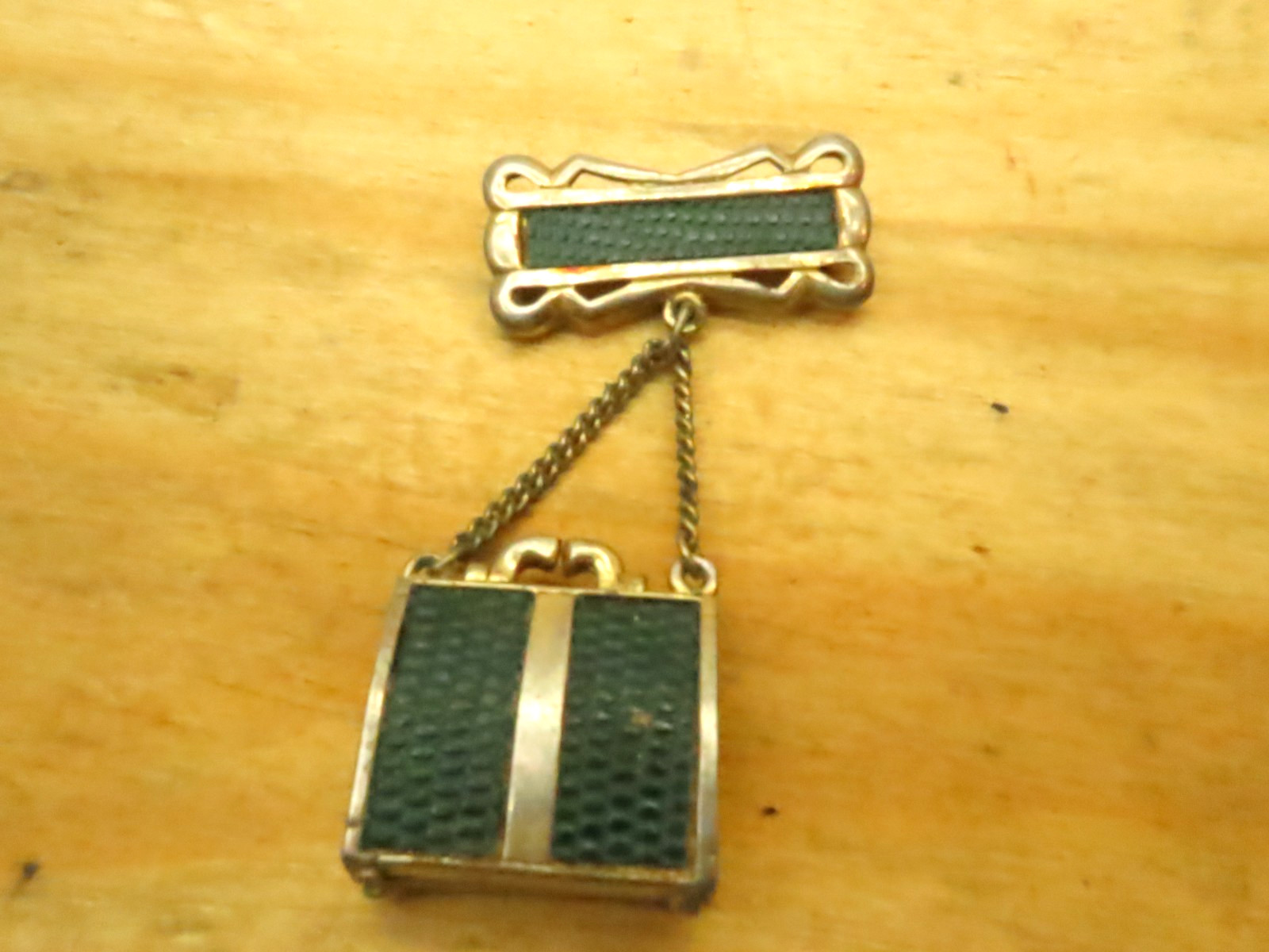 Vintage Silver Tone Green Clutch Purse Brooch Pin