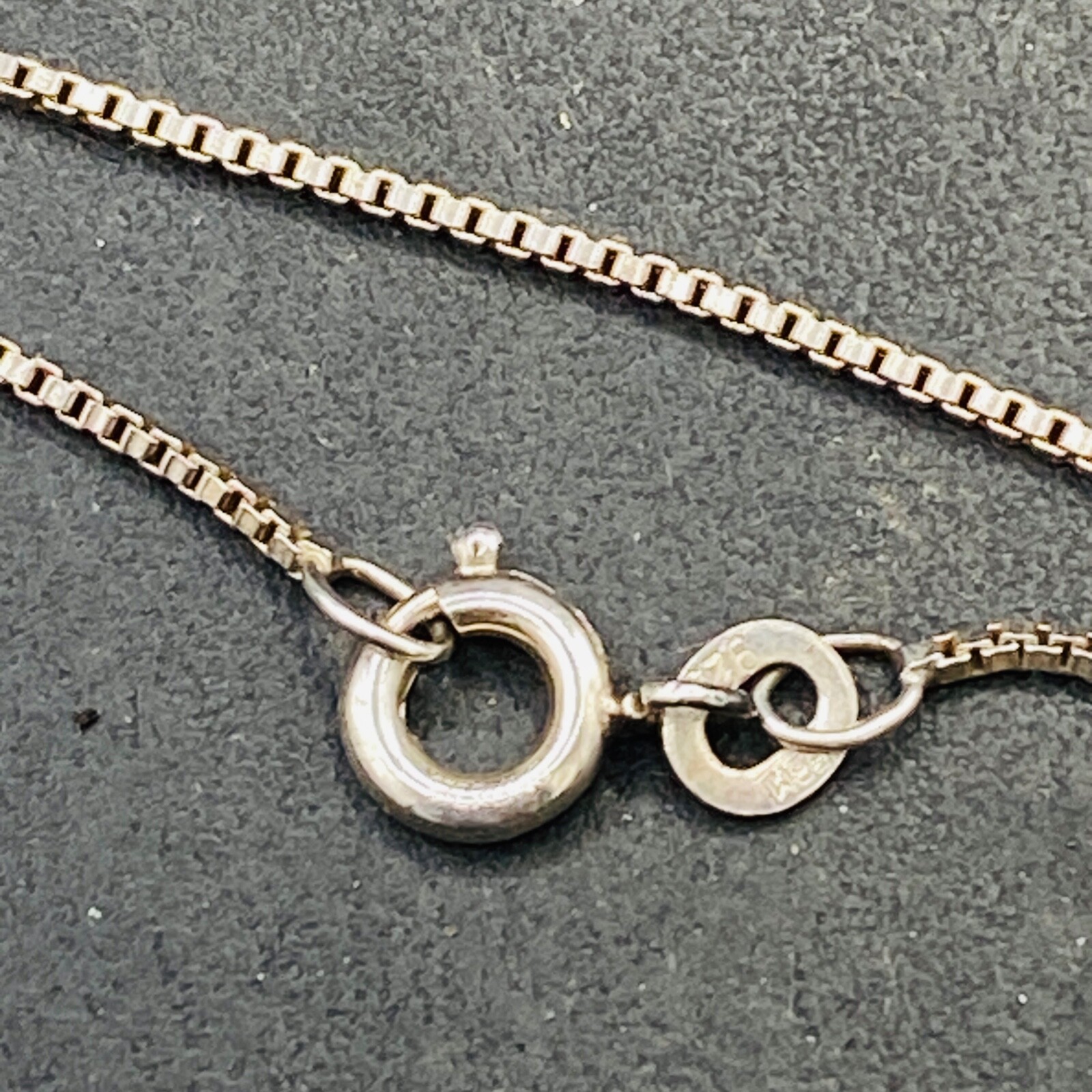 HAND OF FATIMA Hamsa Pendant 20mm Vintage Approx 40cm Box Silver Tone Chain 3g