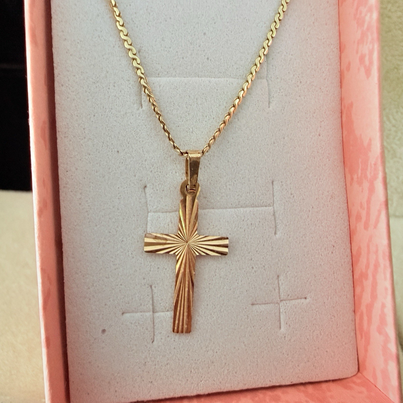 UNOAERRE 14kt Yellow Gold Italy AAJ 10kt Diamond Cut Cross Necklace-3.77 Grams