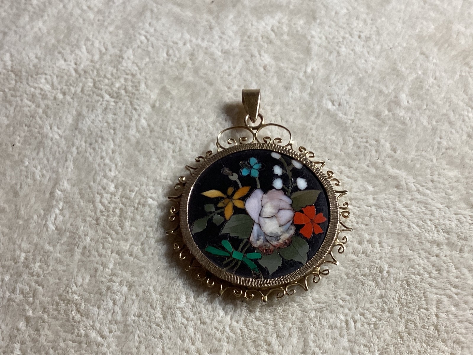 RARE ANTIQUE ITALIAN HAND SET PIETRA DURA FLORAL GOLD TONE PENDANT MUST SEE NR