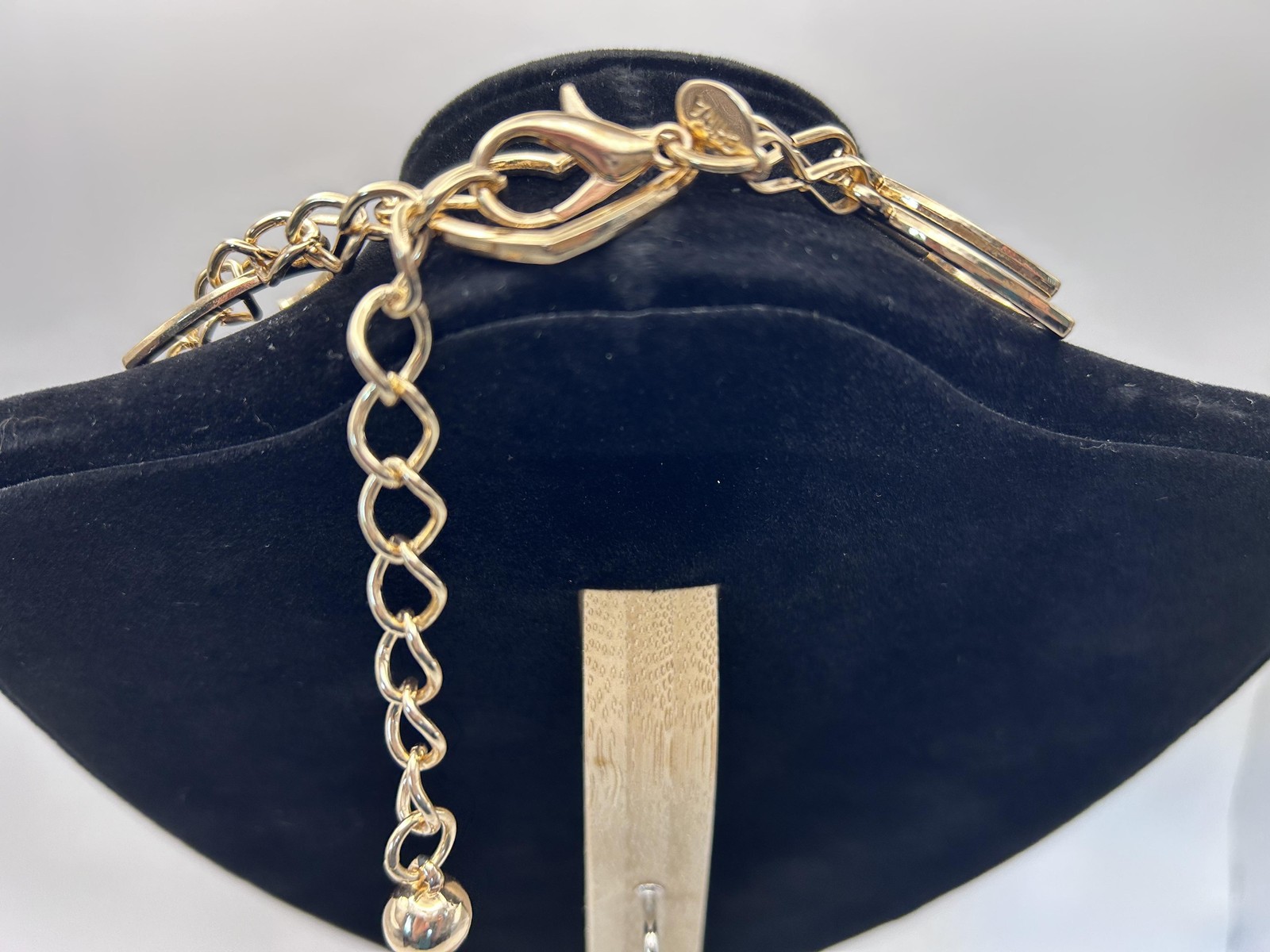 Necklace Gold Tone Open Heart Link Chain Statement Lobster Clasp 27 Inch Womens