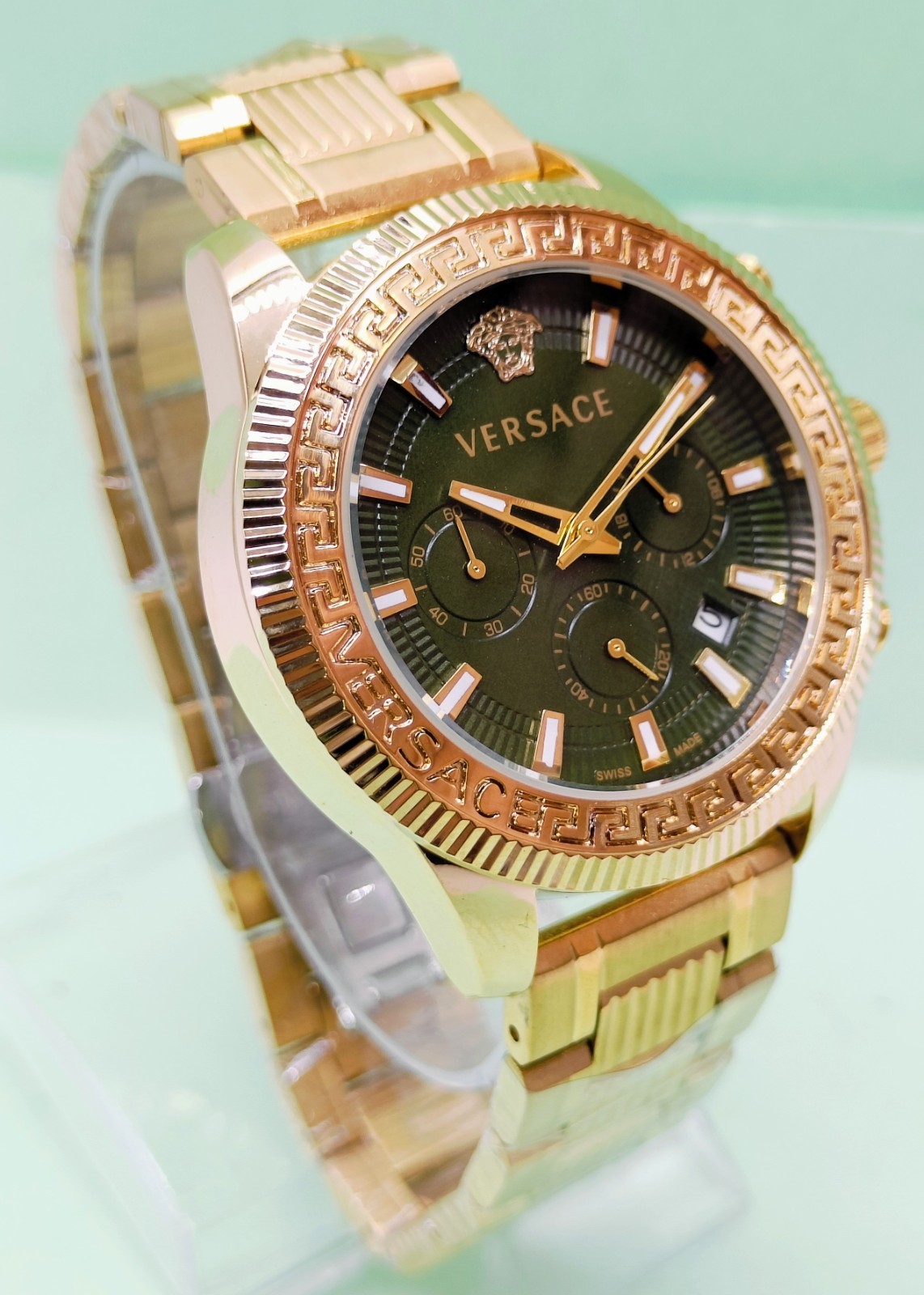 Awesome Versace Chronograph Date Indicator Analog Men’s Wrist Watch