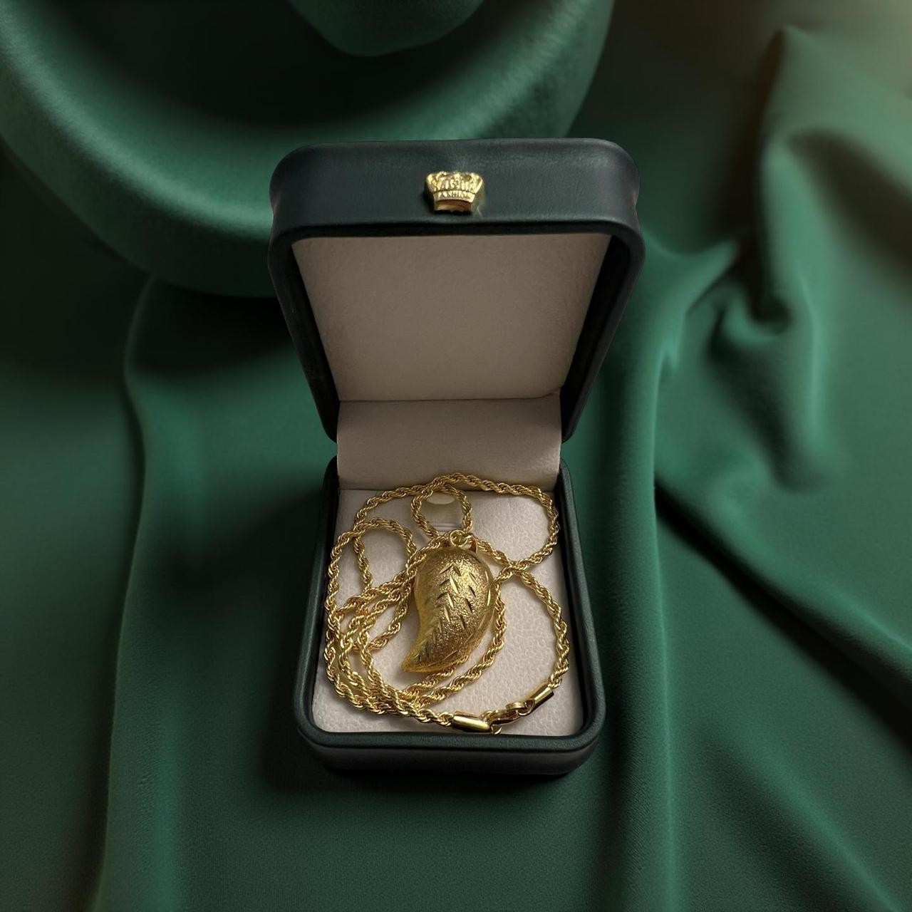 ‏Gold Plated Leaf Necklace Women Minimalist Pendant Nature Jewelry Gift