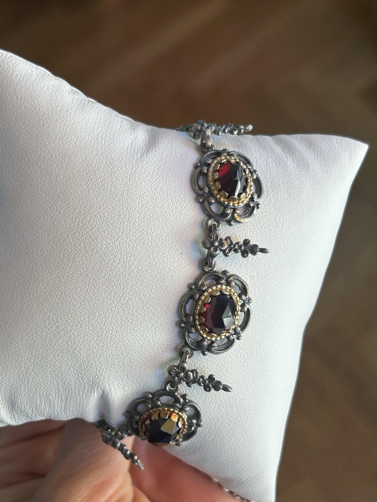 Beautiful vintage 835 silver costume necklace with natural garnets