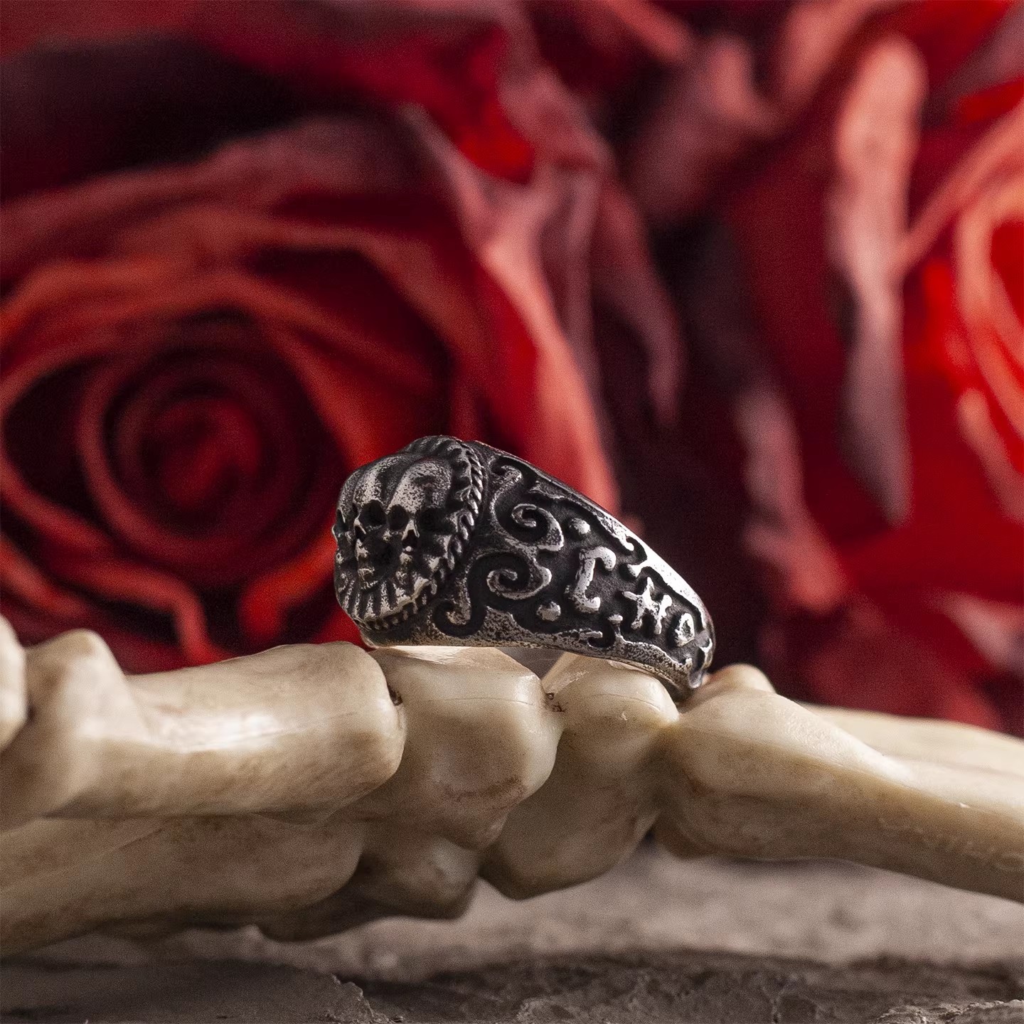 NIGHT WORKS Triple Personality retro dark vintage skeleton ring rock trend
