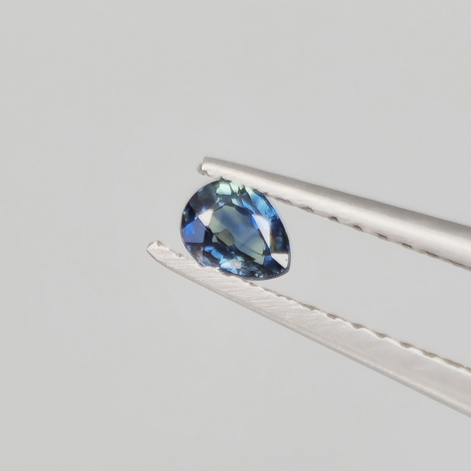 Australian Parti Sapphires Pear Cut 2.37 Crt Bi-Colour Queensland X 12 Gemstones