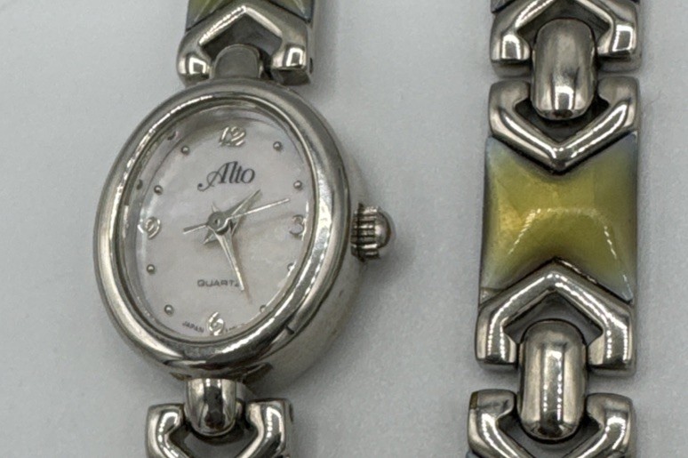 Vintage Alto Ladies Watch Bracelet Set Silver and Green Band New Battery Works