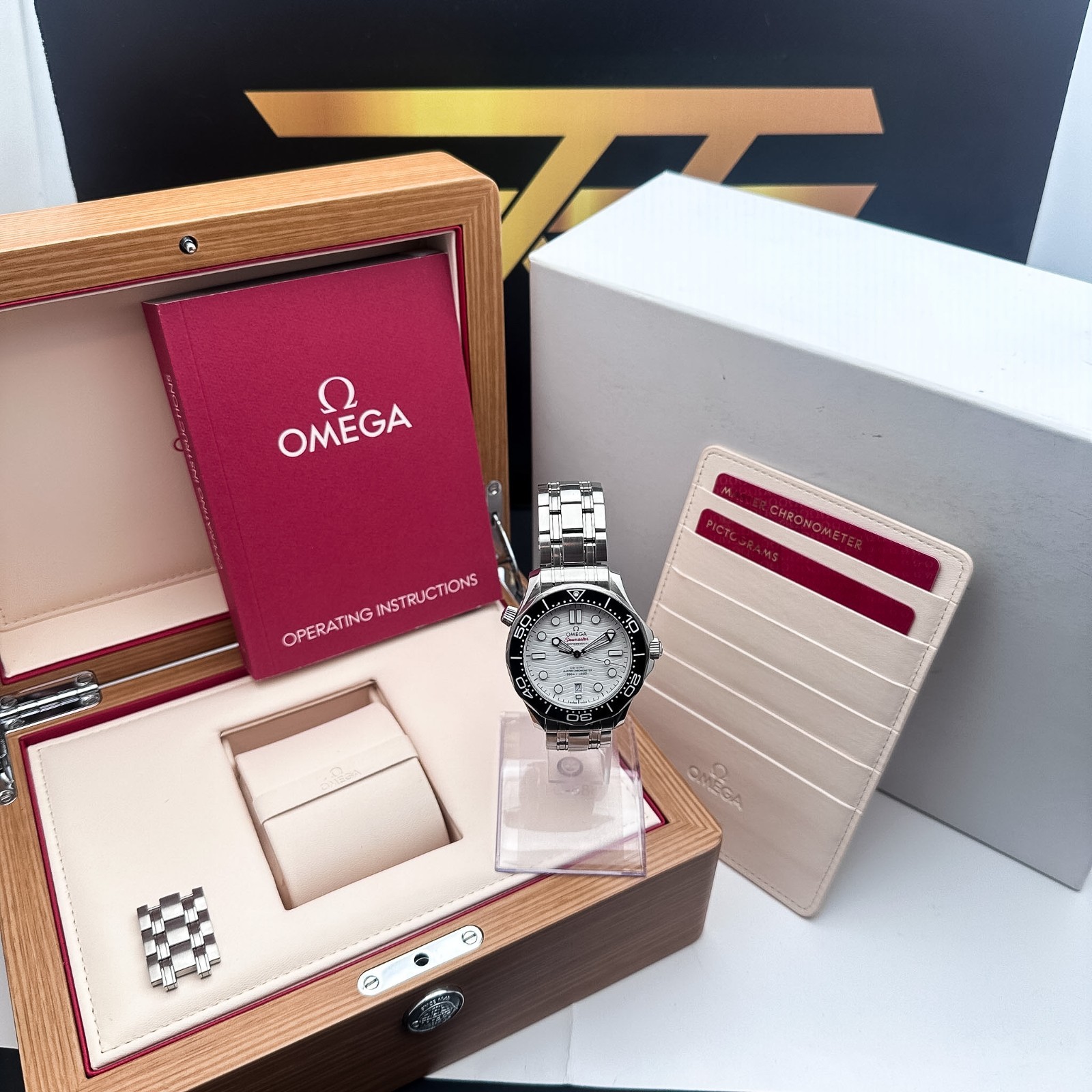 Omega Seamaster 300M 210.30.42.20.04.00 | 42mm | White Ceramic Dial | Full Set
