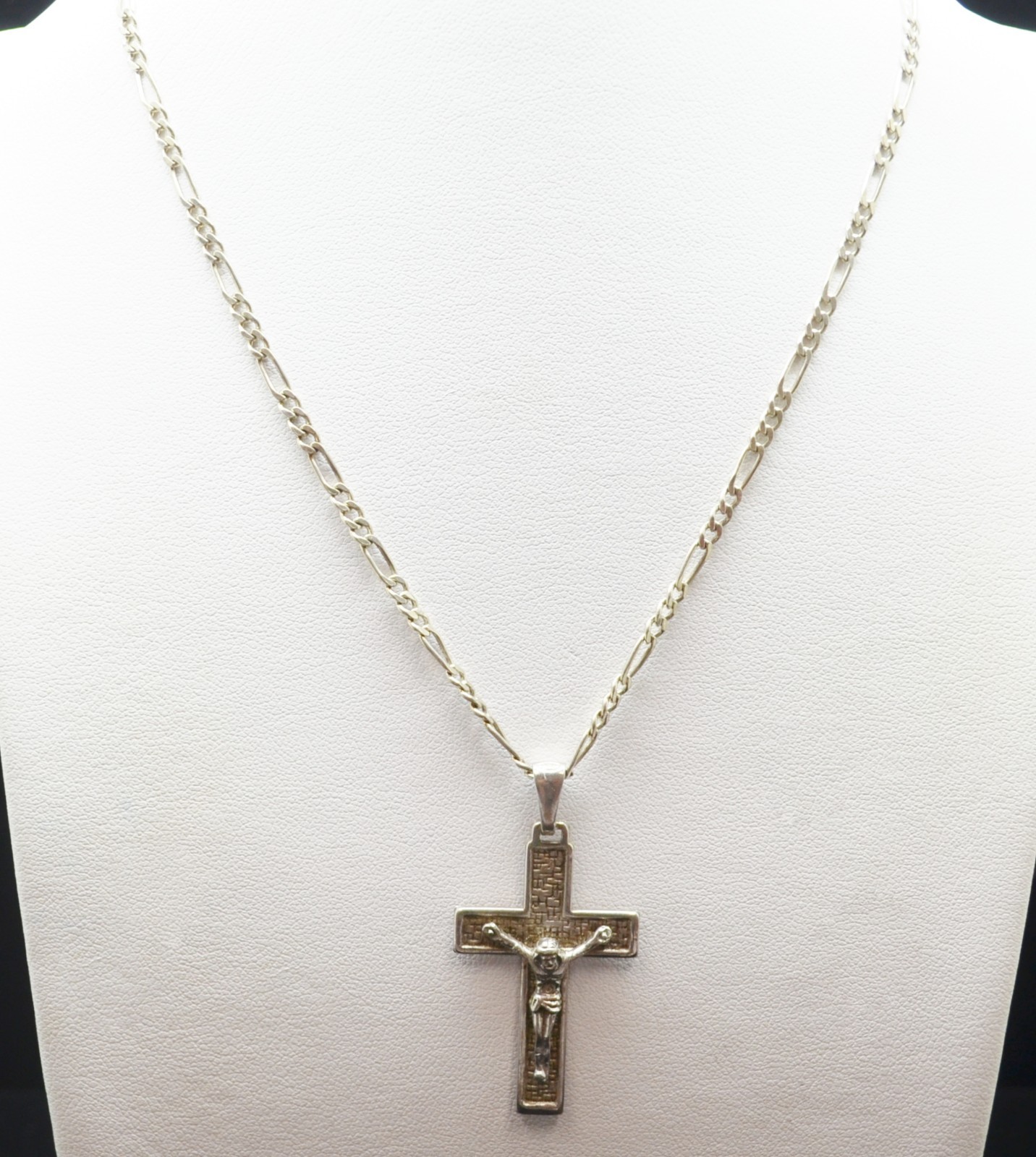 Sterling Silver Figaro Chain w/ Crucifix Pendant Necklace 25.0″ #FMG008