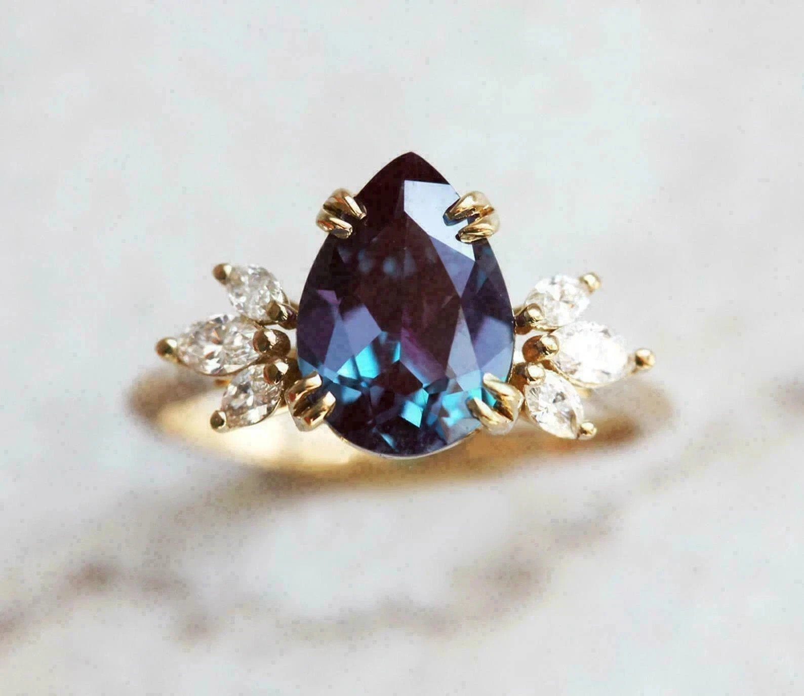 3.65Ct Pear Cut Natural Alexandrite Diamond & Wedding Ring 14K Yellow Gold size7
