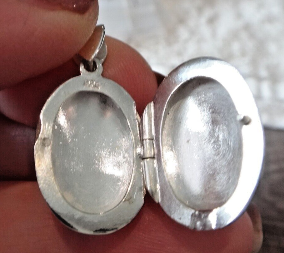 Sterling Silver 30x15mm 4 gram Plain Bubble Oval 2 Picture Photo Locket Charm!