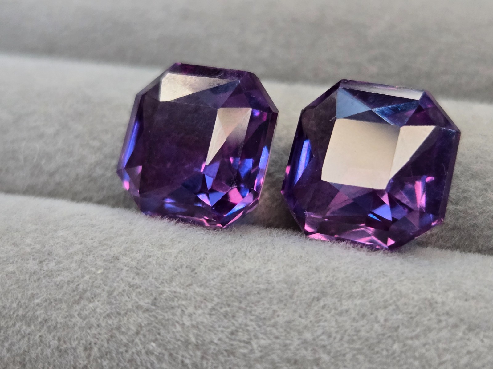 Radiant Cut Alexandrite Gemstone Pair 20-22 Ct Color Changing Loose Gemstone VVS