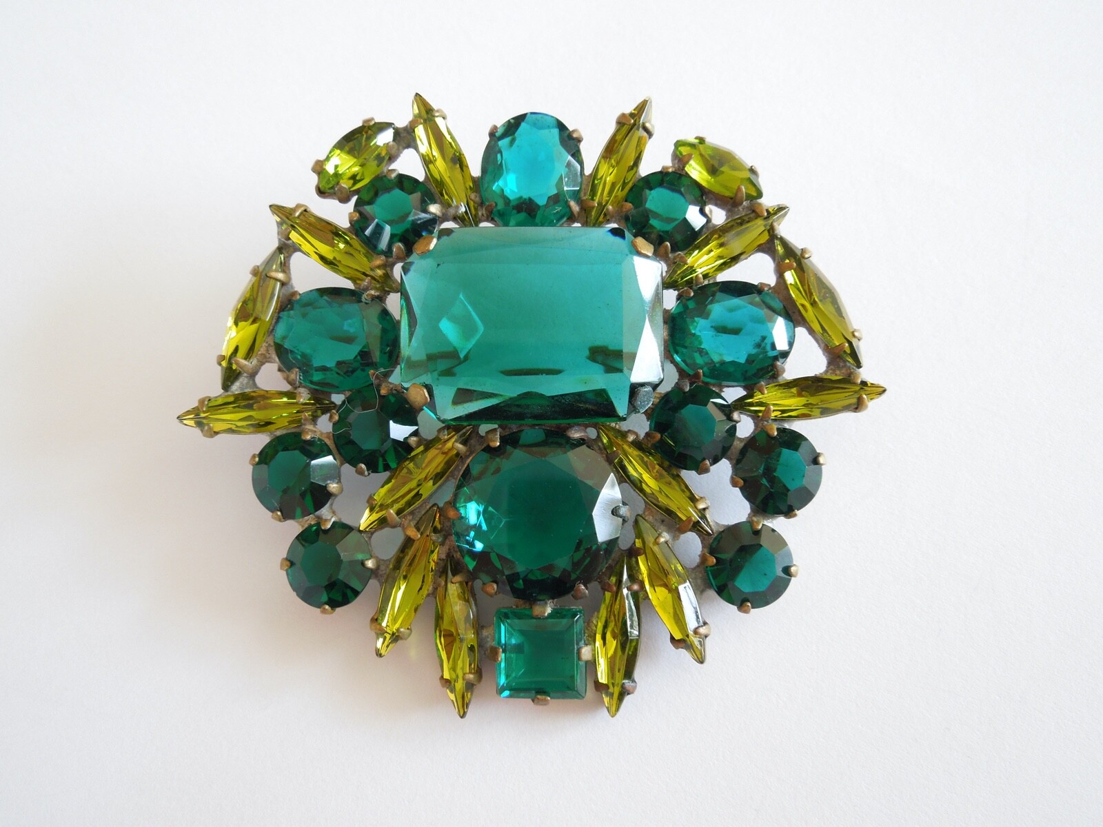 Massive Vintage Gablonz Brooch Green/Yellow 32.5 g/6.6 x 5.8 cm