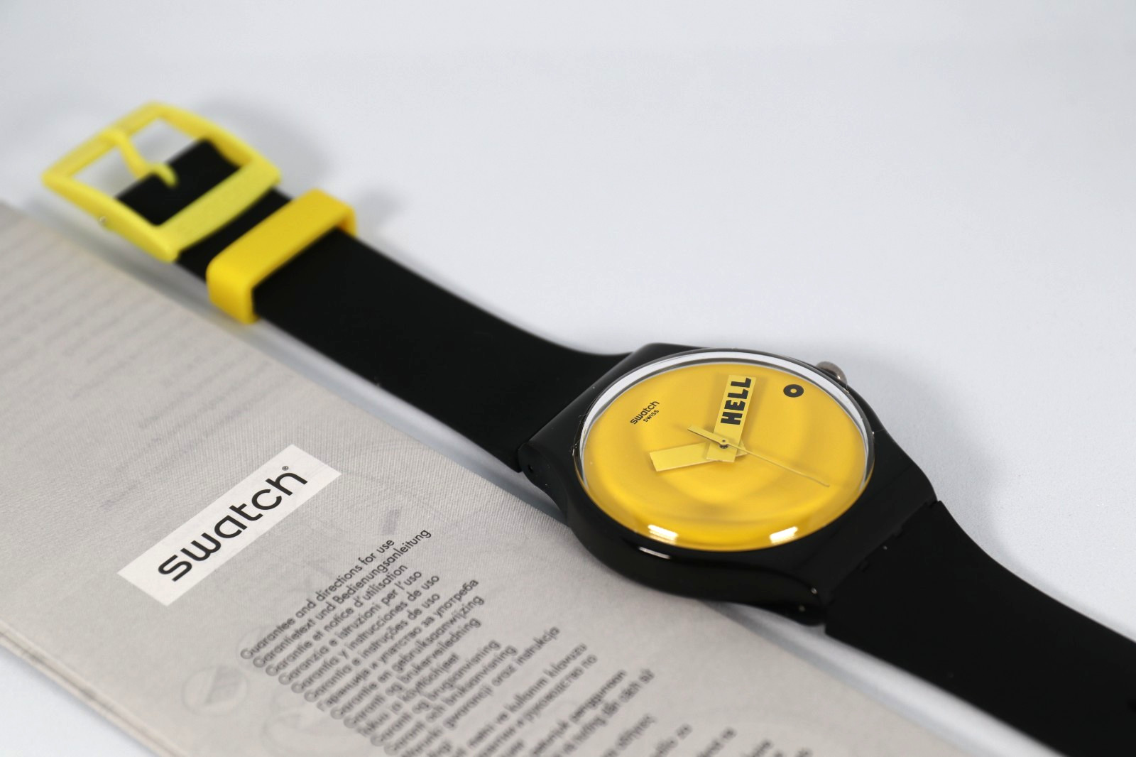 New Limited Swatch Swiss CIAO TUTTI” WRISTWATCH, BLACK YELLOW SU0B120 41MM